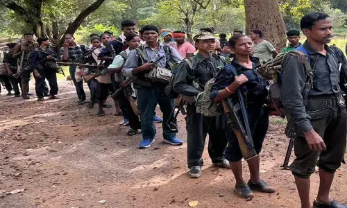 Bastar Naxal Surrender: 21 नक्सलियों का 18 हथियार के साथ सरेंडर, इनमें 13 महिलाएं भी शामिल