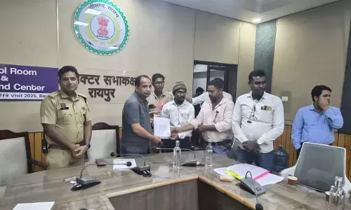 CG truck Strike News: ट्रक हड़ताल स्थगित, रायपुर कलेक्टर से बातचीत के बाद ट्रक हड़ताल हुई समाप्त...