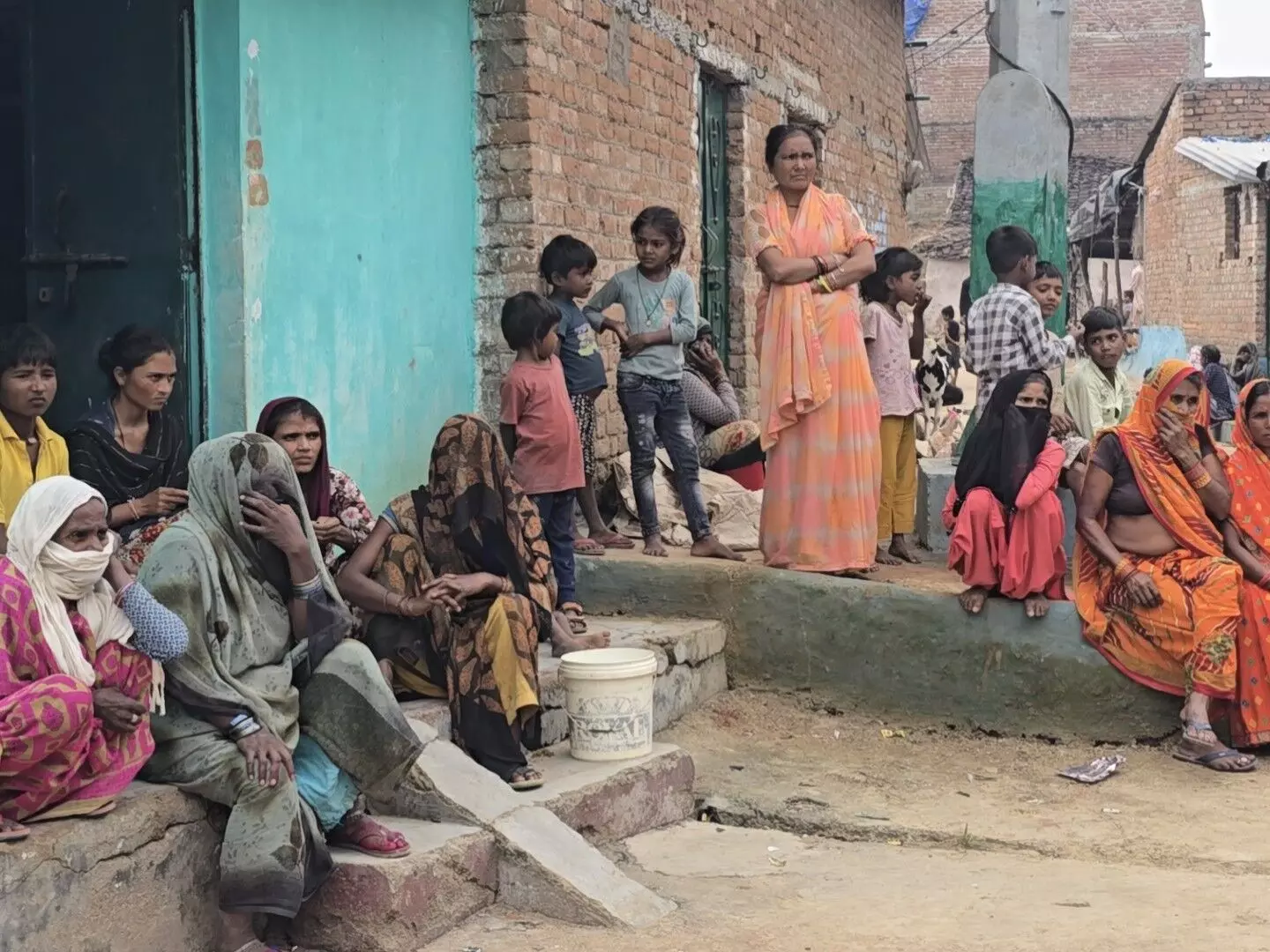 UP News : हैरान कर देगी ये घटना ! पत्नी पांच साल बाद घर लौटी तो पति ने लगा ली फांसी