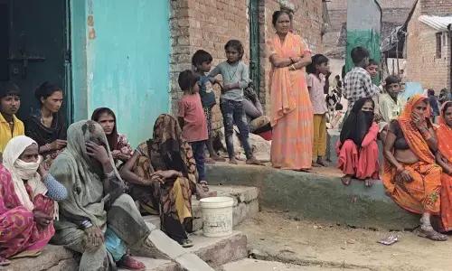 UP News : हैरान कर देगी ये घटना ! पत्नी पांच साल बाद घर लौटी तो पति ने लगा ली फांसी