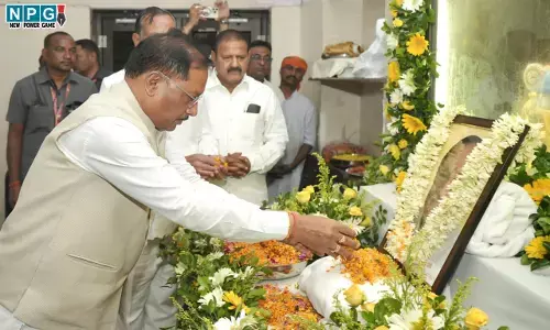 CM Vishnudeo Sai: मुख्यमंत्री विष्णु देव ने पूर्व विधानसभा उपाध्यक्ष स्वर्गीय बनवारी लाल अग्रवाल को दी श्रद्धांजलि...