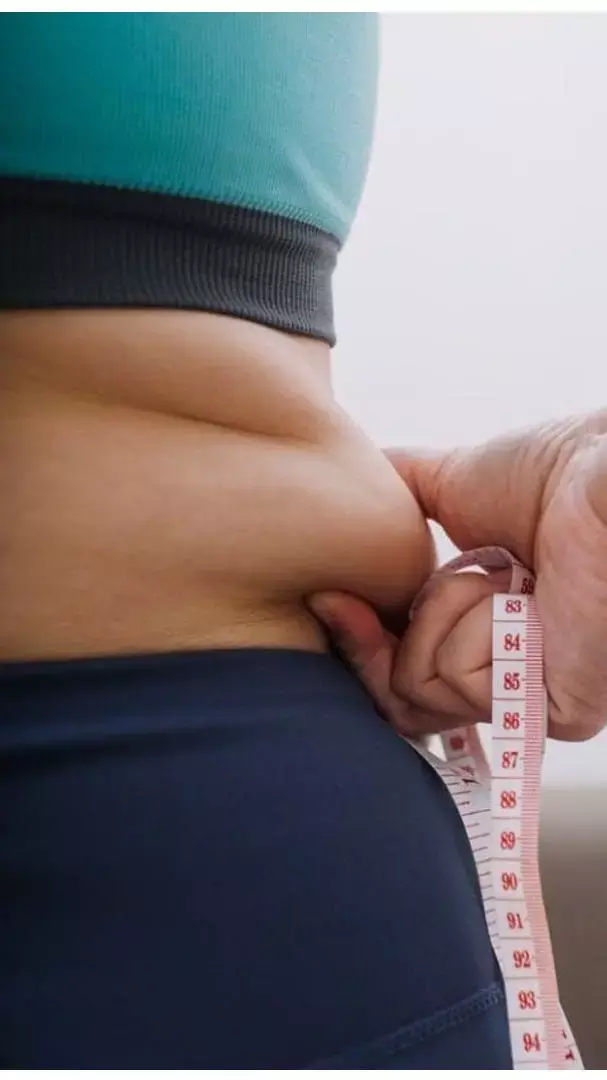 Belly fat in Benefits: थुलथुले पेट को कम करने में रसोई में रखे ये मसाले करेंगे मदद...