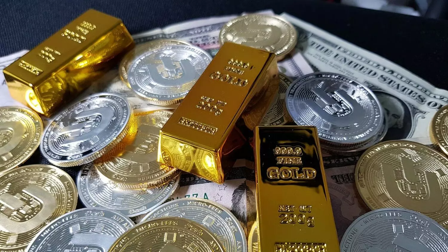 Gold Price Today: सोना चांदी के खरीदारों को झटका! फिर महंगा हुआ गोल्ड, चांदी ने भी दिखाए तेवर, जानें 24k और 22k गोल्ड का आज का भाव