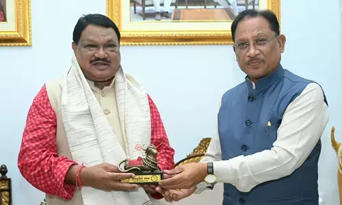 CM Vishnudeo Sai: मुख्यमंत्री साय से केंद्रीय जनजातीय कार्य मंत्री जुएल ओराम ने की मुलाकात...