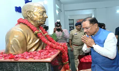 CM Vishnudeo Sai: राष्ट्रीय एकता दिवस पर मुख्यमंत्री ने सरदार पटेल की प्रतिमा पर किया माल्यार्पण, बच्चों, जनप्रतिनिधियों और आमजनों के साथ ‘एकता दौड़’ में हुए शामिल