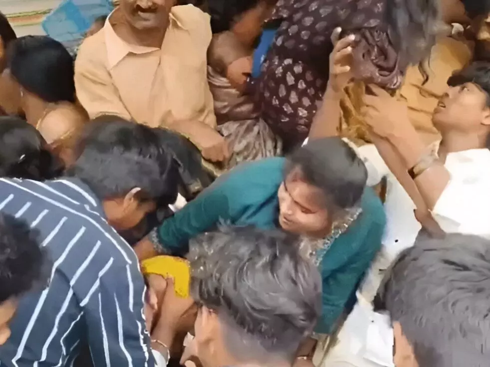 KashiBugga Temple Stampede: काशीबुग्गा वेंकटेश्वर मंदिर हादसा! 25 हजार की भीड़ में भगदड़ से 10 श्रद्धालुओं की मौत, पीएम मोदी ने जताया शोक