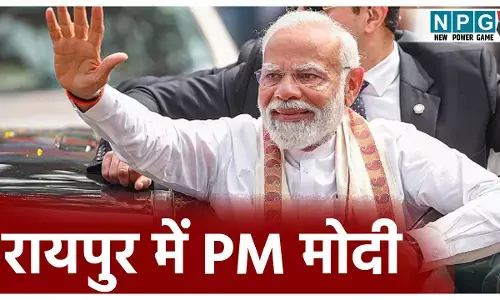 PM Narendra Modi Raipur Visit: PHOTO में देखिए विशेष विमान से PM मोदी पहुंचे रायपुर, एयरपोर्ट पर हुआ गर्मजोश स्वागत
