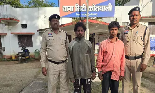 Jashpur Murder News: युवक की रॉड और चाकू मारकर हत्या: फिर पेट्रोल डालकर जला दिया शव, एक नबालिग सहित तीन गिरफ्तार