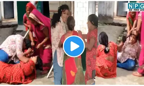 School Viral Video: स्कूल में हो गया कांड: महिला टीचर और रसोइयों में जमकर मारपीट, खींचे बाल, पटके जमीन में, और एक-दूसरे पर बरसाए लात-घूंसे, डंडे...