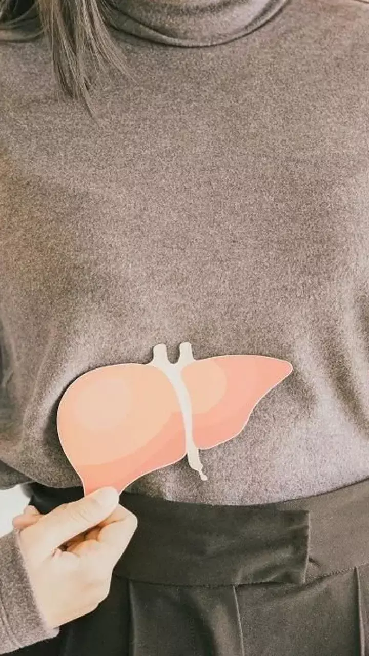Liver Kharab Hone Ke Lakshan: लिवर खराब होने के पहले शरीर में कौन से लक्षण दिखते हैं?