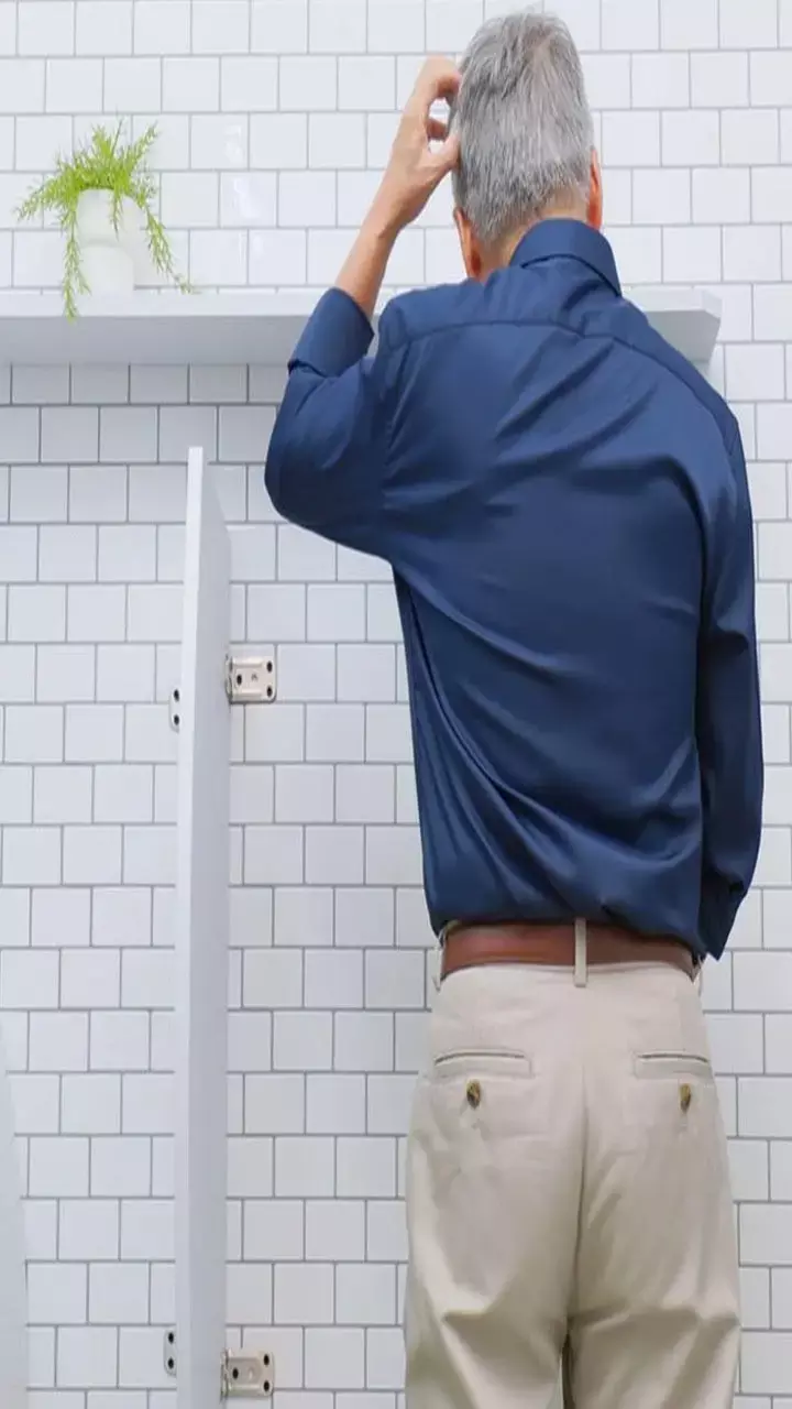 Ruk Ruk Kar Peshab Aana: रुक रुक कर पेशाब आना किस बीमारी का लक्षण है?