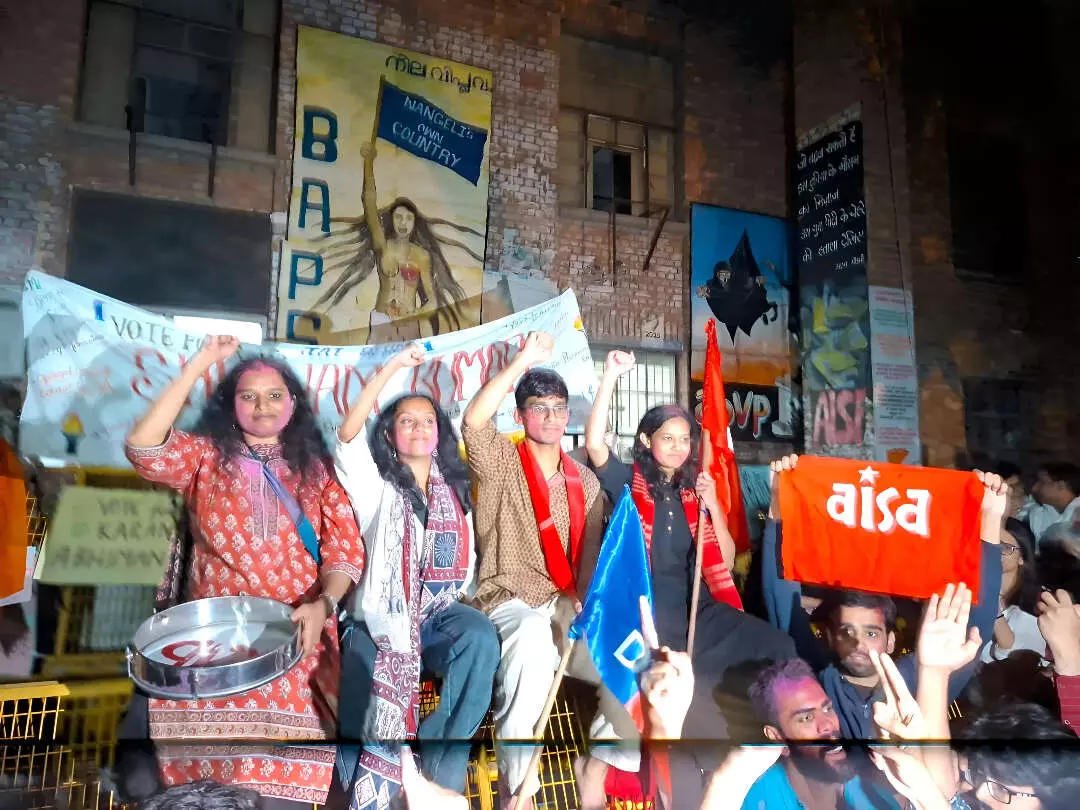 JNU Election Result 2025: फिर लाल-लाल हुआ JNU कैम्पस! लेफ्ट यूनिटी ने अध्यक्ष समेत सभी 4 सीटों पर किया कब्ज़ा, ABVP को मिली करारी हार, पढ़ें कौन जीता, कौन हारा?