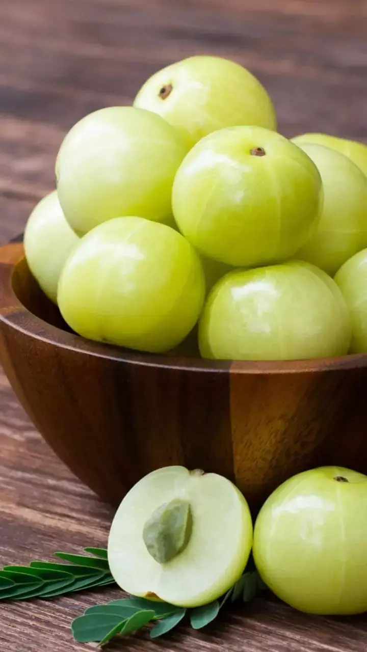 Amla Kisko Nahi Khana Chahiye: किन लोगों के लिए आंवला खाना नुकसानदायक है?