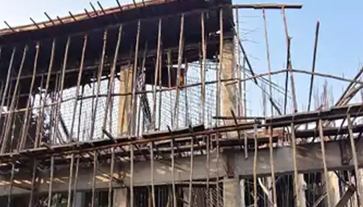 Durg Medical College Accident: मेडिकल कॉलेज कैंपस में बड़ा हादसा, निर्माणाधीन बिल्डिंग की सेंटरिंग गिरी, 12 मजदूर घायल, कई की हालत गंभीर Durg Medical College Accident: मेडिकल कॉलेज कैंपस में बड़ा हादसा, निर्माणाधीन बिल्डिंग की सेंटरिंग गिरी, 12 मजदूर घायल, कई की हालत गंभीर