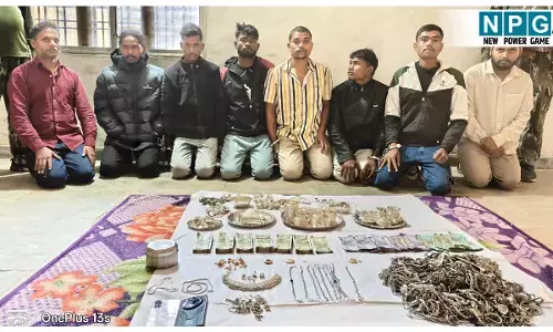 Balrampur Crime News: ज्वेलरी दुकान में हुई चोरी का खुलासा, चोरी करने और चोरी का माल खपाने वाले 8 आरोपी गिरफ्तार, 50 लाख की संपत्ति जब्त