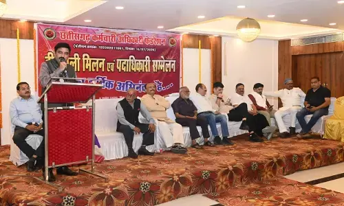 CG Employees News: कर्मचारी-अधिकारी फेडरेशन का अनिश्चितकालीन आंदोलन का निर्णय, कोर कमेटी को प्रदर्शन की रूपरेखा तैयार करने की दी जिम्मेदारी...