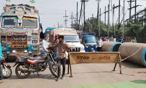 Raipur News: पानी भरे गड्ढे में डूबने से दो भाईयों की मौत, आक्रोशित लोगों ने किया चक्काजाम...मुआवजा और बिल्डर के खिलाफ FIR की मांग