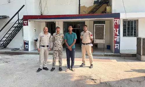 Raigarh News: कियोस्क संचालक गिरफ्तार, खाते से पैसे निकालने के नाम पर ऐसे दिया धोखाधड़ी की घटना को अंजाम, मुआवजा राशि का गबन...