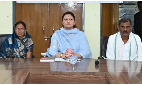 MLA Bhavna Bohra: पंडरिया विधायक भावना बोहरा ने जनपद पंचायत लोहरा में अधिकारियों के साथ बैठक कर धान खरीदी की तैयारियों का जायजा लिया...