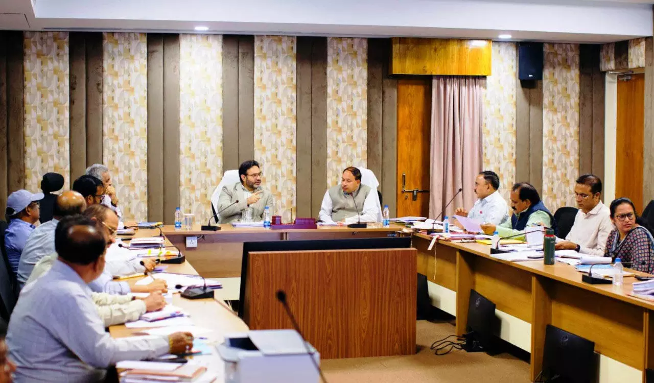 CG News: समय-सीमा में काम पूरा नहीं करने वाले ठेकेदारों पर लगेगी पेनाल्टी, पीडब्लूडी सचिव ने सड़क और भवन निर्माण कार्यों की प्रगति की समीक्षा की...