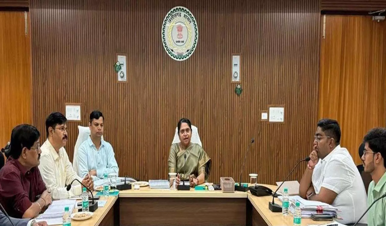 CG News: आबकारी आयुक्त की अधिकारियों को स्पष्ट हिदायत, जिला अधिकारी सप्ताह में दो दिन करें आकस्मिक निरीक्षण, अवैध कारोबार संलिप्त लोगों के विरूद्ध हो कठोर कार्रवाई