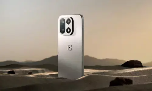 OnePlus 15 आज होगा लॉन्च: 165Hz डिस्प्ले, Snapdragon 8 Elite Gen 5 और 7300mAh बैटरी के साथ मिलेंगे ये धांसू फ्लैगशिप