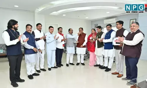 Photo: कैबिनेट से पहले मिठाई: बिहार में NDA की जीत पर CG में जश्न, मुख्यमंत्री-मंत्रियों ने एक-दूसरे को मिठाई खिलाकर दी बधाई, देखें Video-Photo