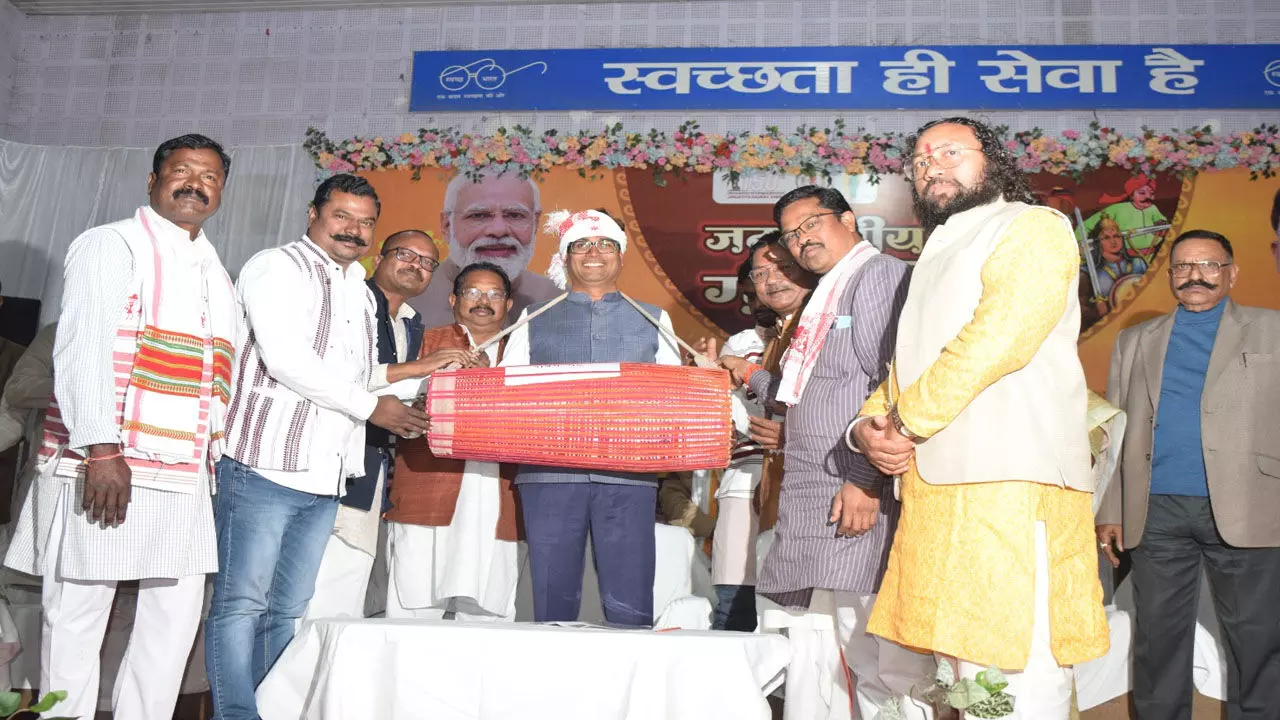 CG News: भगवान बिरसा मुण्डा की जयंती पर वित्तमंत्री ओपी चौधरी मुख्य अतिथि के रूप में हुए शामिल, विकास कार्यों का किया लोकार्पण एवं शिलान्यास...