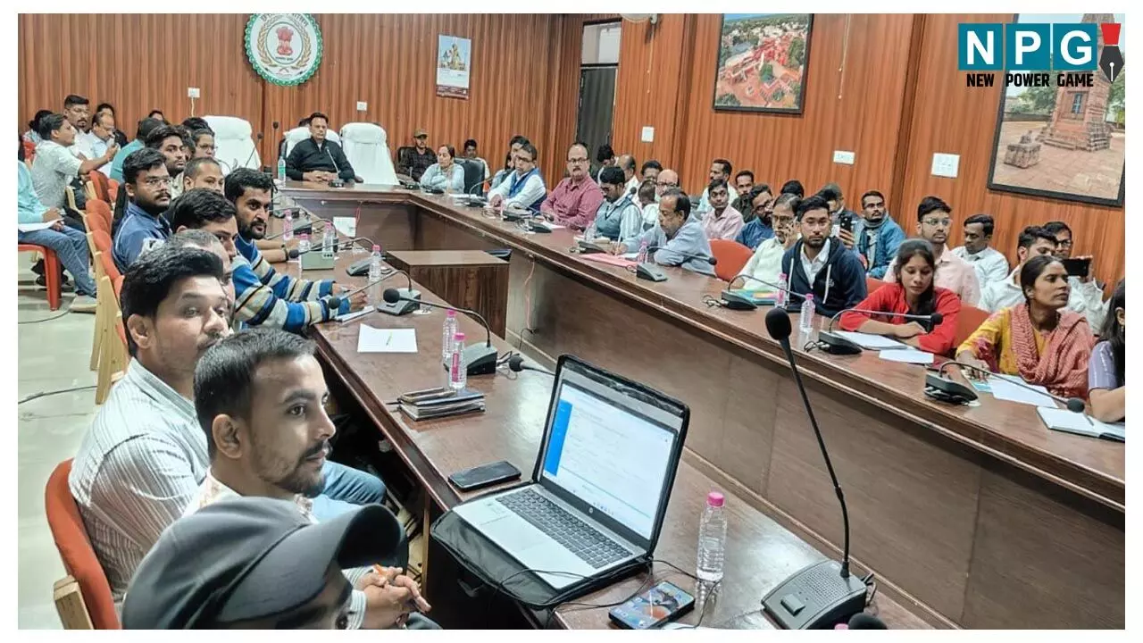 Khairagarh News: धान खरीदी बाधित करने वालों पर प्रशासन सख्त! 4 समिति प्रबंधक निलंबित, 50 प्रबंधकों पर एफआईआर दर्ज करने की तैयारी