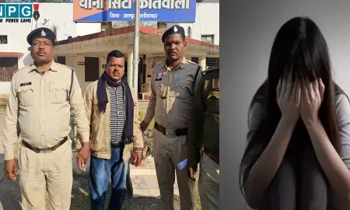 Jashpur Teacher Arrested: शिक्षक गिरफ्तार, छात्रा से दुष्कर्म की घटना को अंजाम देने के बाद से था फरार, सादी वर्दी में तैनात पुलिसकर्मियों ने ऐसे पकड़ा...