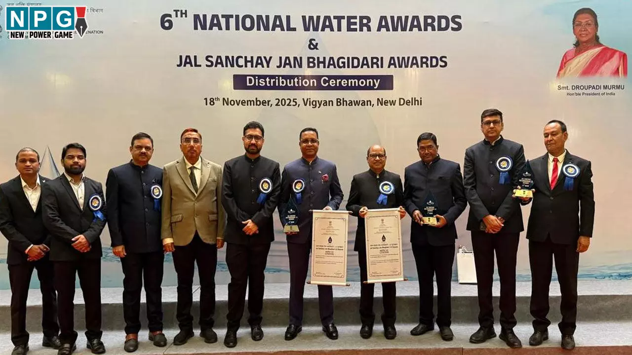 CG News: गरियाबंद जिला को जल संचय, जन भागीदारी के कार्य के लिए मिला देश में तीसरा स्थान, राष्ट्रपति के हाथों कलेक्टर ने ग्रहण किया पुरस्कार