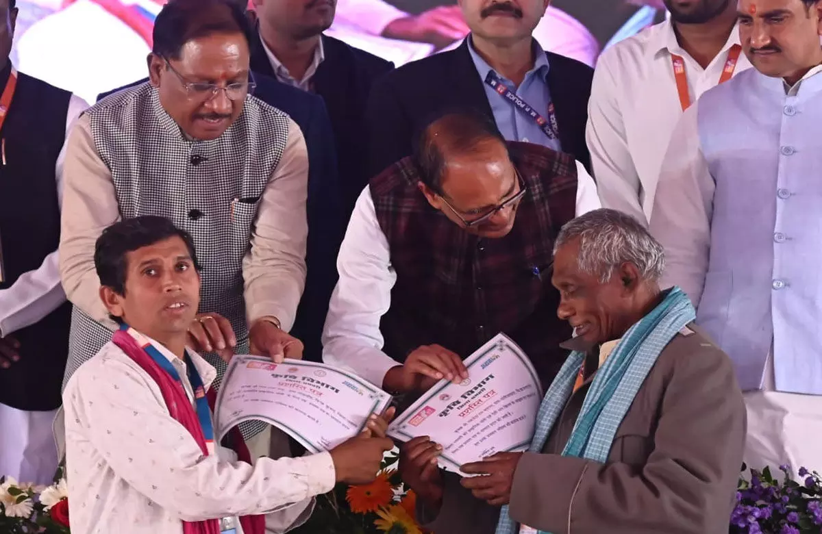 CG News: PM मोदी ने कोयंबटूर से जारी की प्रधानमंत्री किसान सम्मान निधि की 21वीं किस्त, 25 लाख किसानों के खातों में पहुंचे 500 करोड़ रुपये...