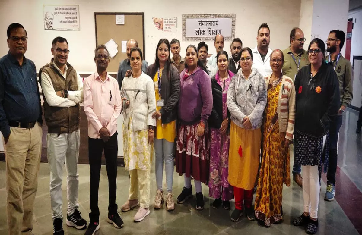 CG Employee News: भत्ता और मंत्रालय प्रवेश पास को लेकर आंदोलन का शंखनाद, काली पट्टी लगाकर किये विरोध प्रदर्शन...