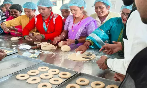 एनआईएफटीईएम ने दिया मोटे अनाज से बेकरी उत्पाद निर्माण का जशपुर में प्रशिक्षण, पोषण तत्वों के साथ ही रोजगार के अवसरों की दी जानकारी