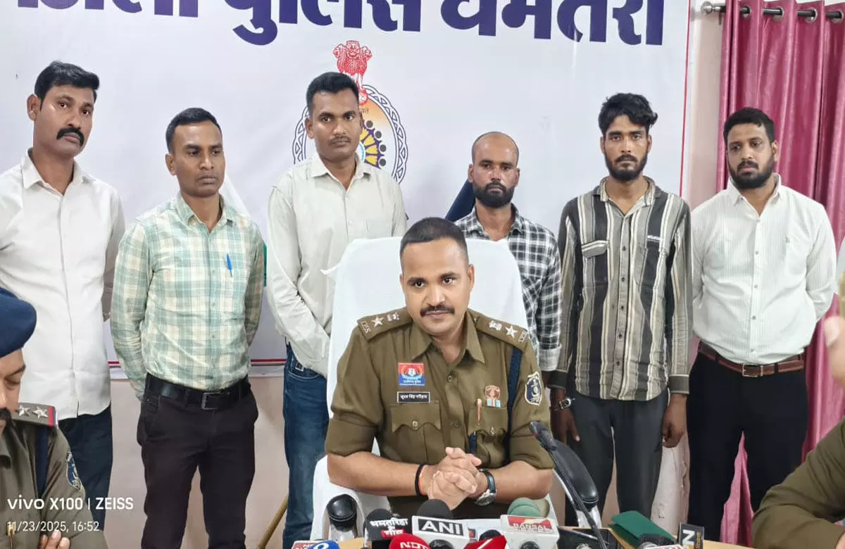 Dhamtari News: ज्वेलर्स शॉप में गोलीकांड, MP के दो ट्रक ड्राइवर निकले आरोपी, धमतरी पुलिस ने पकड़ा, पिस्टल व छर्रे जब्त...