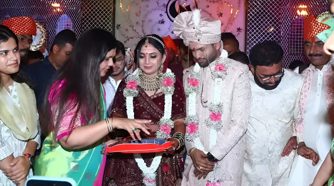 Pankaja Munde PA Wife: मंत्री पंकजा मुंडे के PA की पत्नी की आत्महत्या, टॉर्चर के आरोप, परिवार ने हाई-लेवल जांच की मांग की