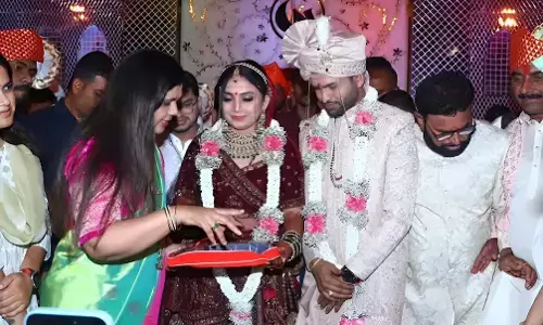 Pankaja Munde PA Wife: मंत्री पंकजा मुंडे के PA की पत्नी की आत्महत्या, टॉर्चर के आरोप, परिवार ने हाई-लेवल जांच की मांग की