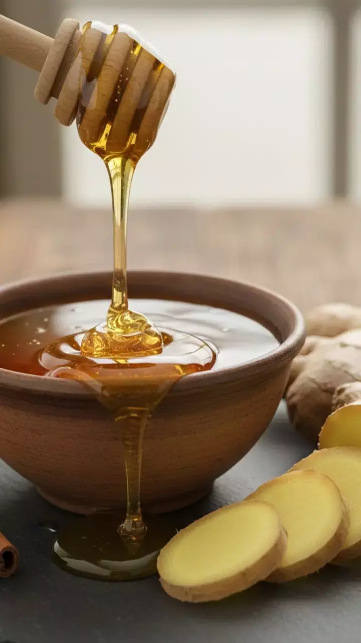 Honey Or Adrak Khane Ke Fayde: सर्दियों में रोजाना खाएं शहद और अदरक होंगे कई फायदे, जान लें