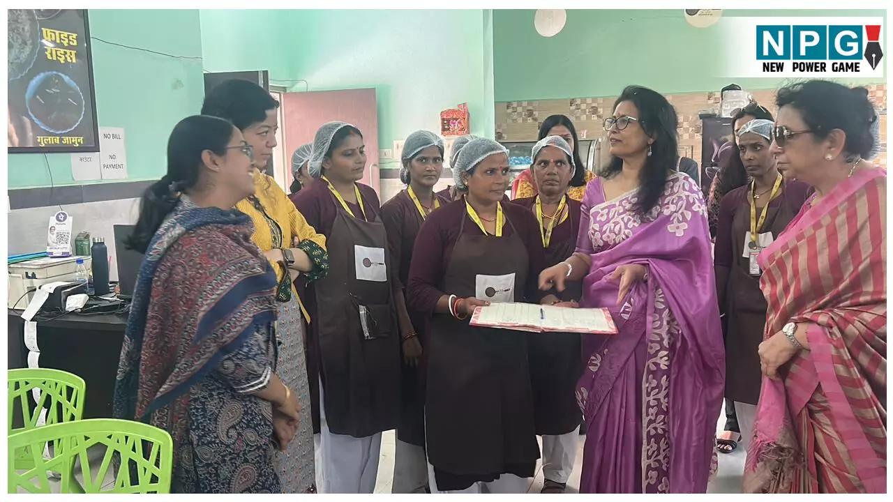 Bihar IAS News: भारतीय प्रशासनिक सेवा अधिकारी पत्नी संघ का BIMHAS कोईलवर का दौरा, ऊनी कपड़े और बोर्ड गेम का किया वितरण