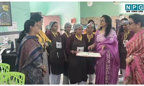 Bihar IAS News: भारतीय प्रशासनिक सेवा अधिकारी पत्नी संघ का BIMHAS कोईलवर का दौरा, ऊनी कपड़े और बोर्ड गेम का किया वितरण