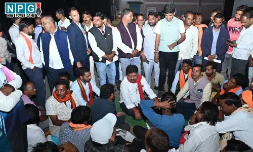 CG-पटवारी सस्पेंड: किसानों की शिकायत पर उपमुख्यमंत्री ने पटवारी को तत्काल निलंबित करने के दिए निर्देश, किसानों से जमीन पर बैठकर की चर्चा...