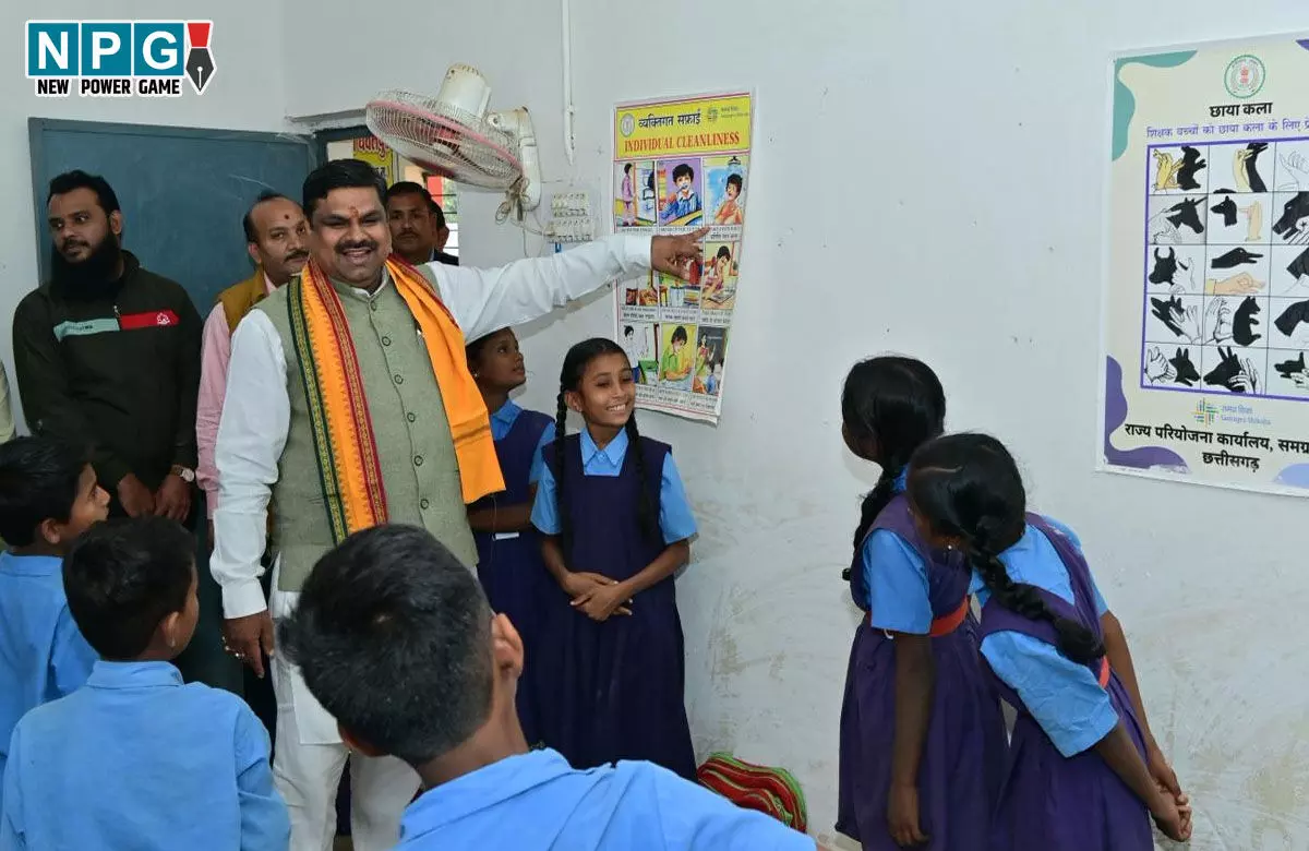 CG School News: शिक्षा मंत्री गजेंद्र यादव ने स्कूलों का किया औचक निरीक्षण, बच्चों से बातचीत कर शिक्षकों से बोर्ड परीक्षाओं की तैयारियों की ली जानकारी...