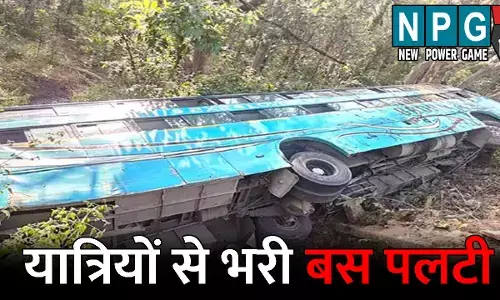 Raigarh Accident News: 50 यात्रियों से भरी बस अनियंत्रित होकर सड़क किनारे पलटी: 7 से ज्यादा यात्री घायल, जानिए कैसे हुआ हादसा