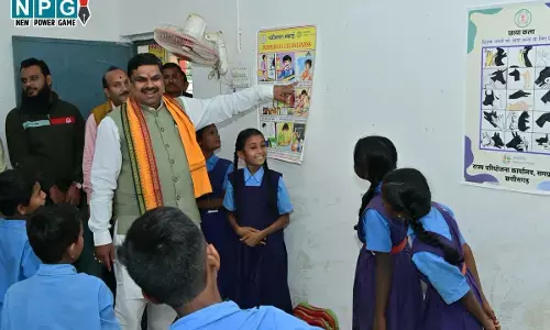 CG School News: शिक्षा मंत्री गजेंद्र यादव ने स्कूलों का किया औचक निरीक्षण, बच्चों से बातचीत कर शिक्षकों से बोर्ड परीक्षाओं की तैयारियों की ली जानकारी...