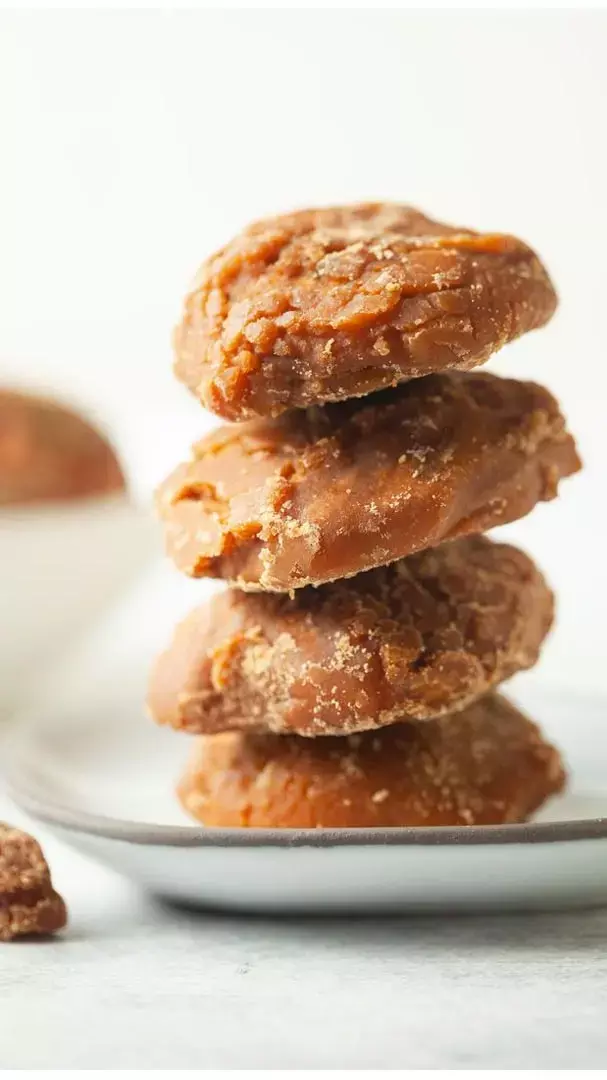 Jaggery Benefits In Winter: सर्दियों में गुड़ खाने के ये हैं जबरदस्त फायदे