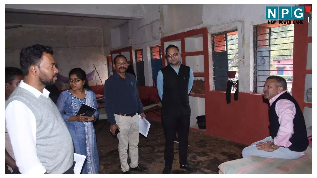 CG Collector News: कलेक्टर ने छात्रावास, आंगनबाड़ी केंद्रों और निर्माण कार्यों का किया निरीक्षण, अधिकारी-कर्मचारी को दिए महत्वपूर्ण निर्देश