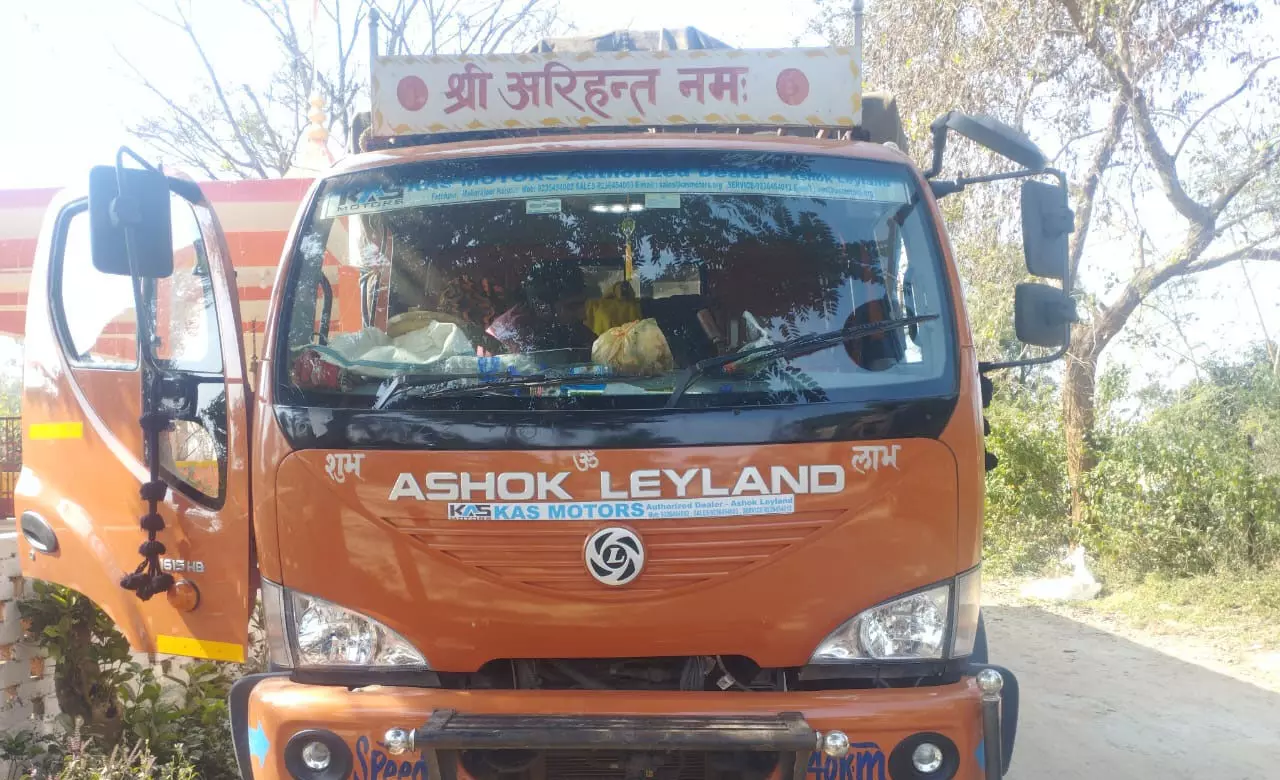 Jashpur News: अवैध गुटखा से भरा ट्र्क पकड़ाया, 200 बोरी गुटखा जब्त, पुलिस जांच में जुटी