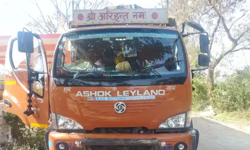 Jashpur News: अवैध गुटखा से भरा ट्र्क पकड़ाया, 200 बोरी गुटखा जब्त, पुलिस जांच में जुटी