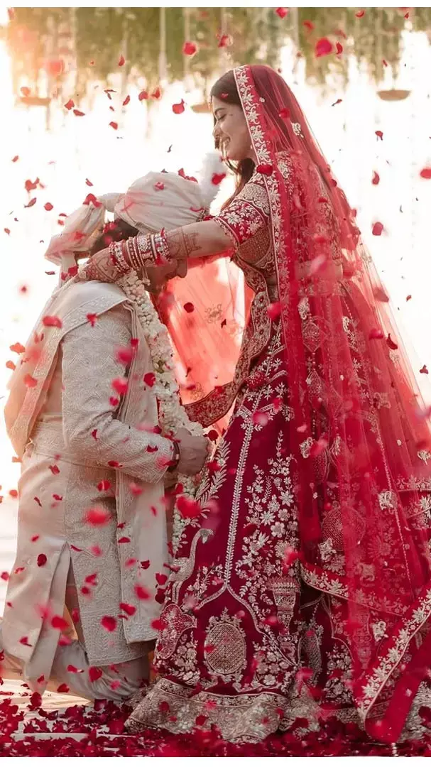 इस फेमस एक्टर ने 28 की उम्र GF के साथ रचाई शादी, देखिए