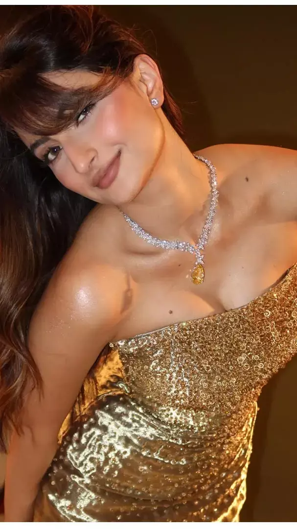 स्ट्रैप-लैस गाउन में Palak Tiwari ने ढाया हॉटनेस का कहर, देखिए